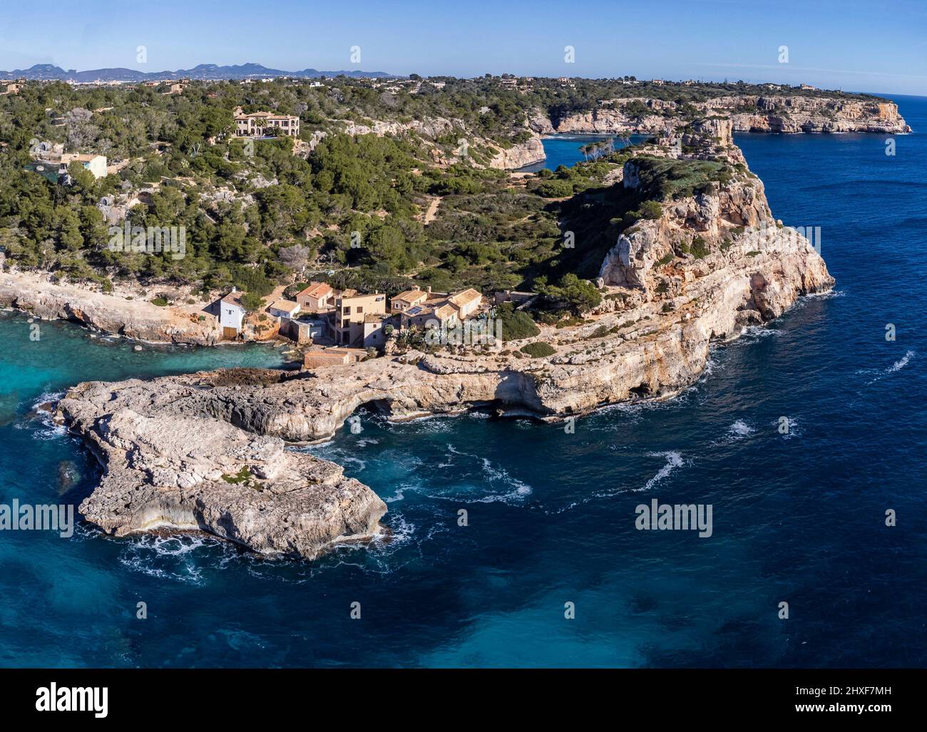 S Almonia Cove e scogliere meridionali -Migjorn Cliffs-, Santanyi, Mallorca, Isole Baleari, Spagna. Foto Stock