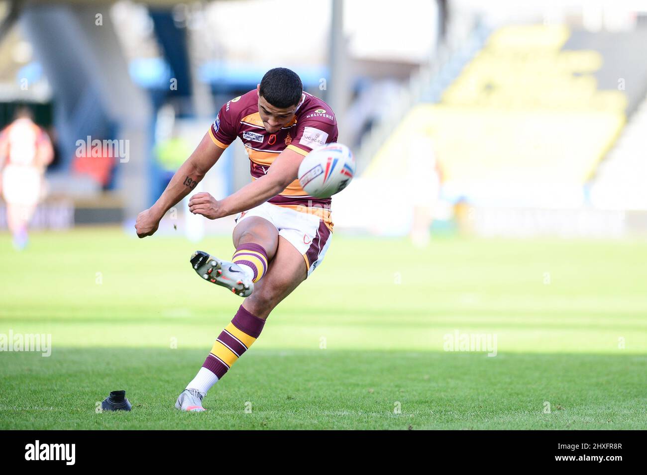 Huddersfield, Inghilterra - 12th marzo 2022 - Will Pryce (1) di Huddersfield Giants calci obiettivo. Rugby League Betfred Super League Round 5 Huddersfield Giants vs Castleford Tigers al John Smith's Stadium, Huddersfield, UK Dean Williams Credit: Dean Williams/Alamy Live News Foto Stock