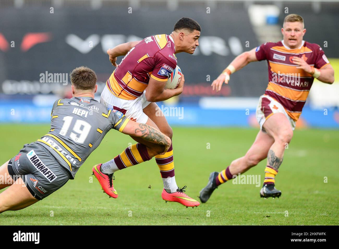 Huddersfield, Inghilterra - 12th marzo 2022 - Will Pryce (1) di Huddersfield Giants fa una pausa. Rugby League Betfred Super League Round 5 Huddersfield Giants vs Castleford Tigers al John Smith's Stadium, Huddersfield, UK Dean Williams Credit: Dean Williams/Alamy Live News Foto Stock