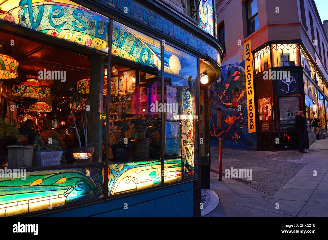 Vesuvio Cafe e City Lights, due punti di riferimento della Beat Generation a San Francisco Foto Stock