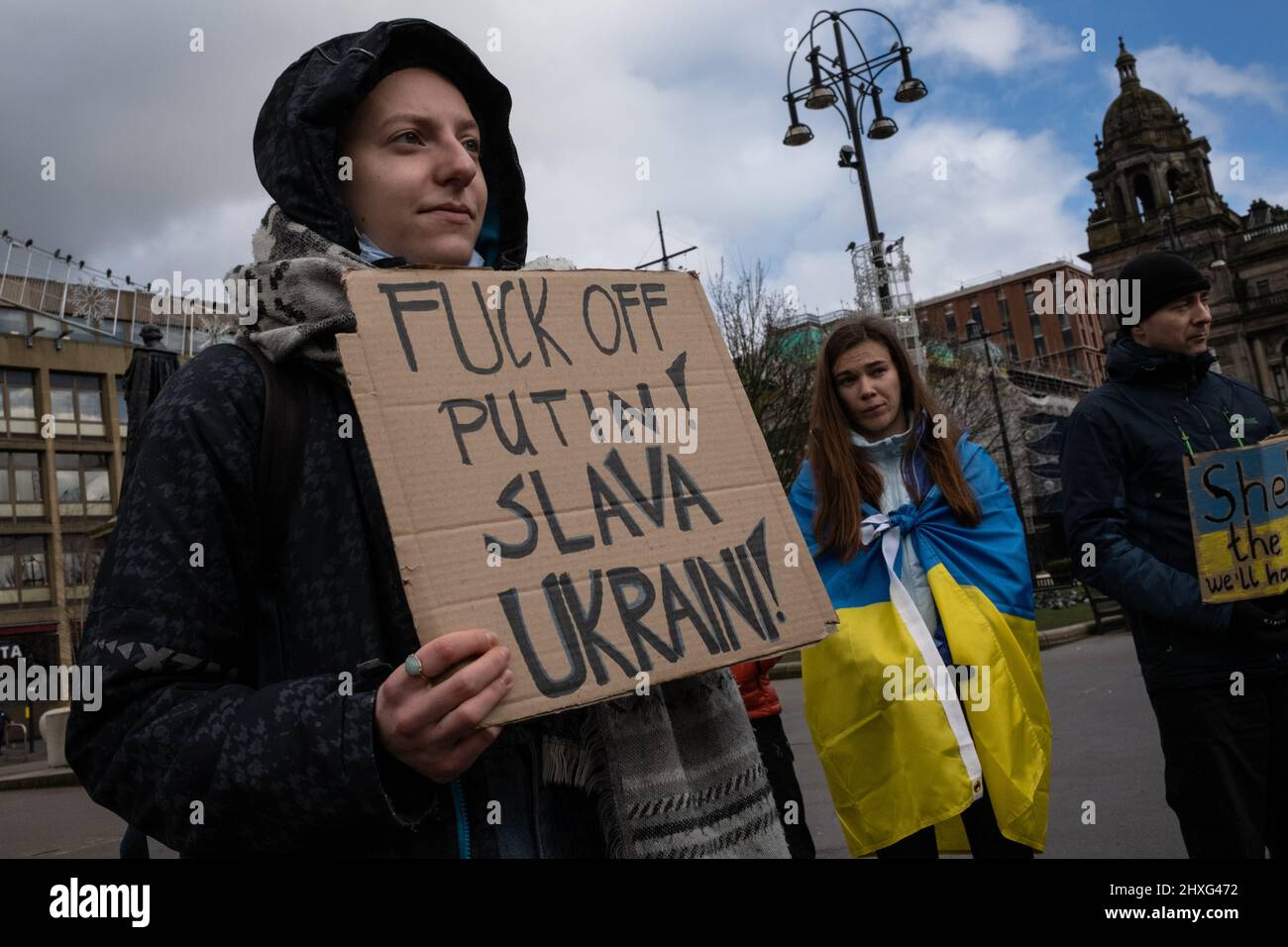 Glasgow, Regno Unito, 12 marzo 2022. Stand con l'Ucraina raduno in George Square, mostrando il sostegno per l'Ucraina nella loro attuale guerra con il presidente PutinÕs Russia, a Glasgow, Scozia, 12 marzo 2022. Photo credit: Jeremy Sutton-Hibbert/ Alamy Live News. Foto Stock
