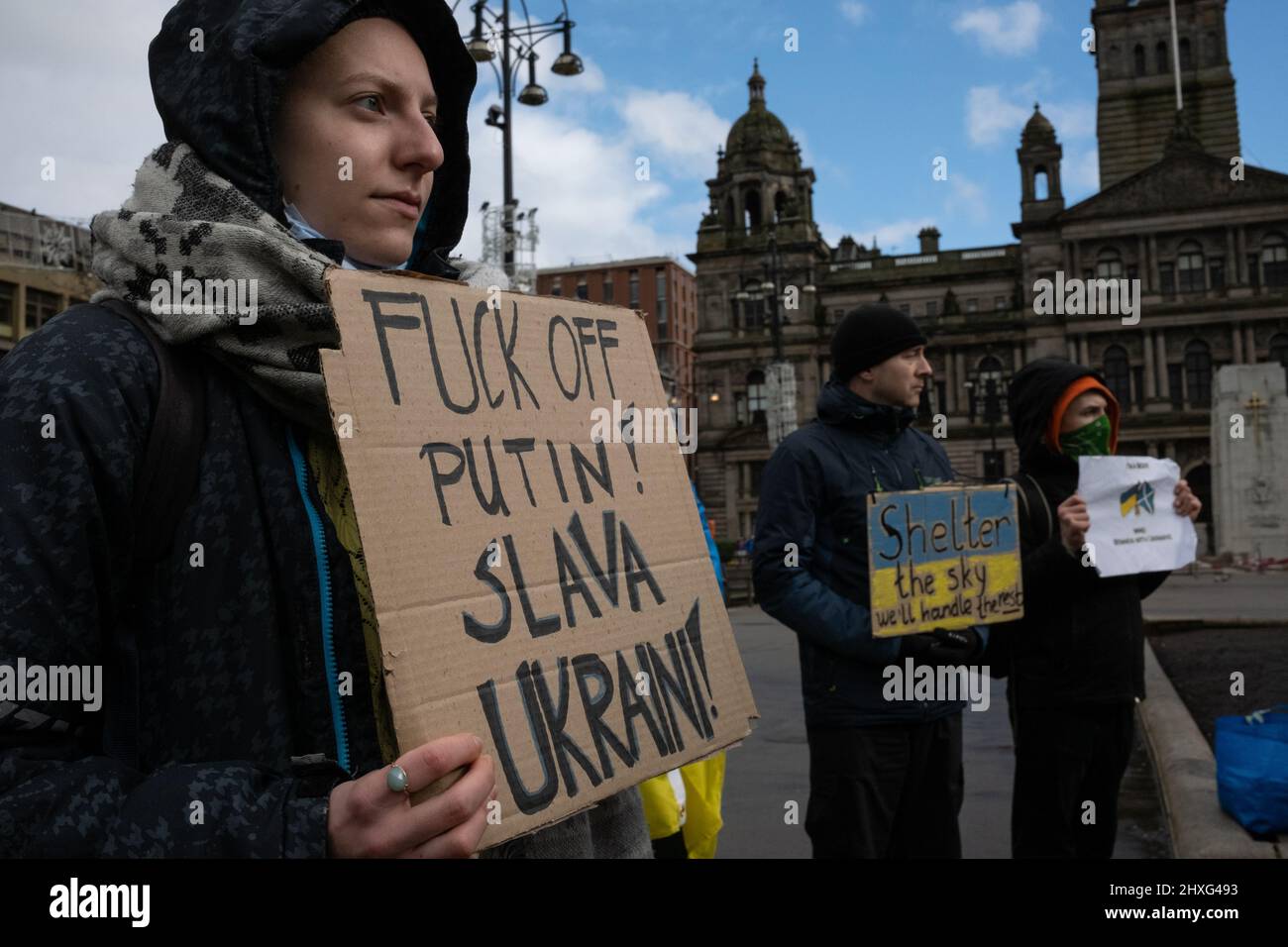 Glasgow, Regno Unito, 12 marzo 2022. Stand con l'Ucraina raduno in George Square, mostrando il sostegno per l'Ucraina nella loro attuale guerra con il presidente PutinÕs Russia, a Glasgow, Scozia, 12 marzo 2022. Photo credit: Jeremy Sutton-Hibbert/ Alamy Live News. Foto Stock