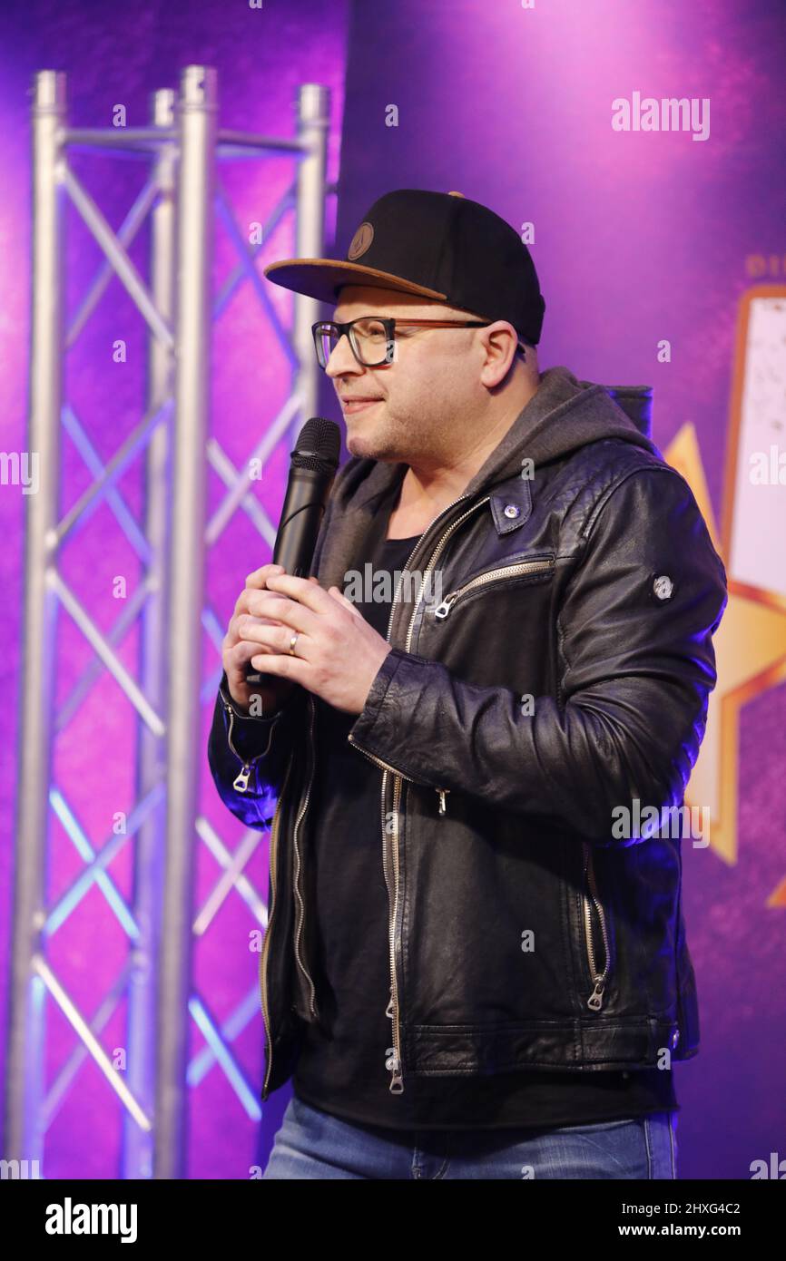 Anthony Weihs beim MusicMatch - Die Hitcharts bei MyTVplus im Gläsernen Studio von MyTVplus im Elbepark. Dresda,11.03.2022 Foto Stock