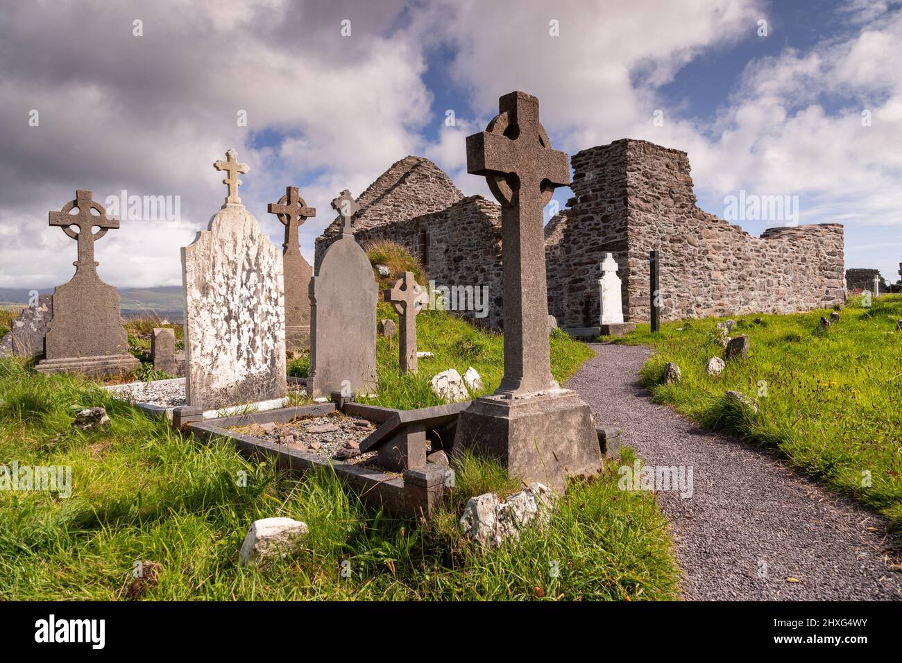 Abbazia di Balliskellig sulla costa atlantica della contea di Kerry, Irlanda Foto Stock