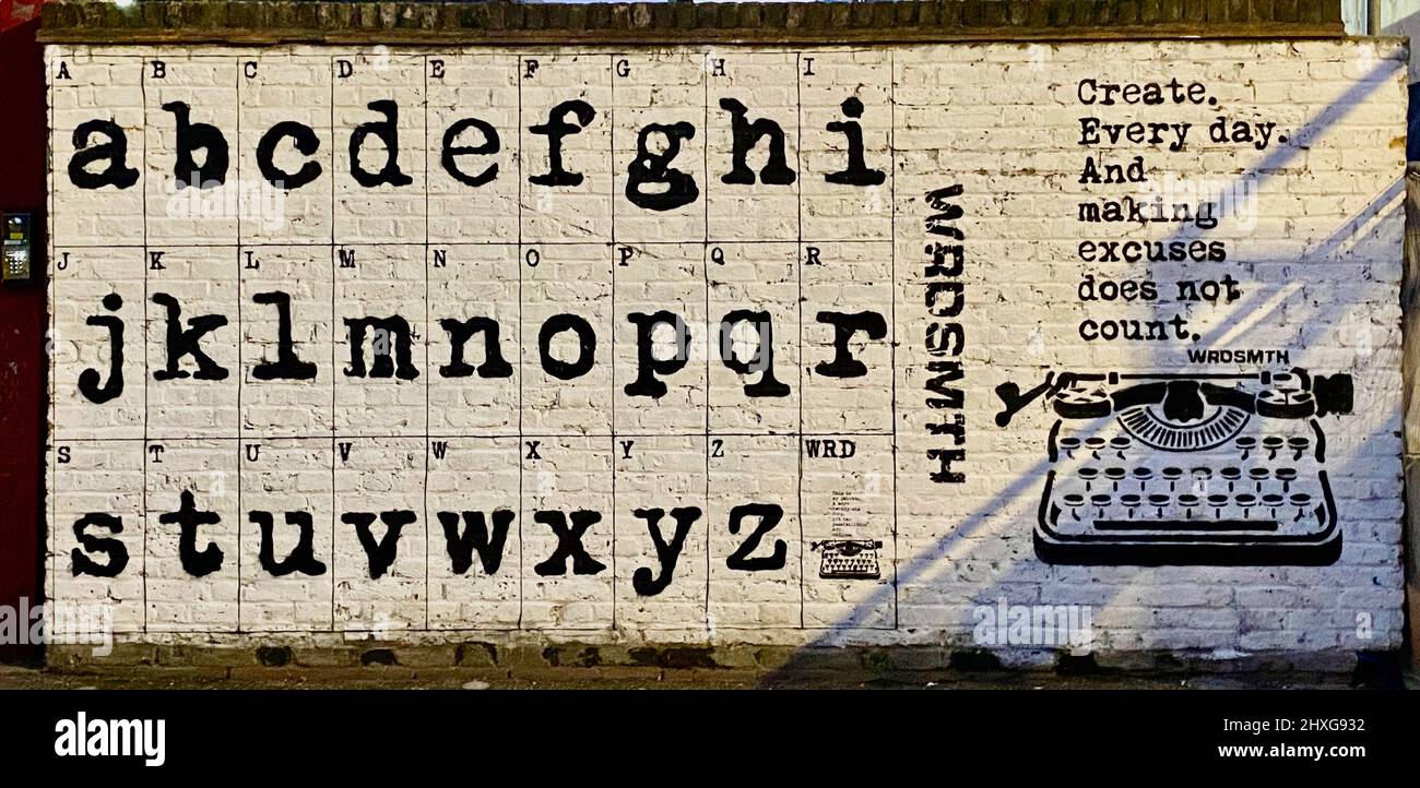 Arte di strada di ispirazione Banksy a Shoreditch, Londra orientale. Credit: Amy Deats/Alamy Stock Photo Foto Stock