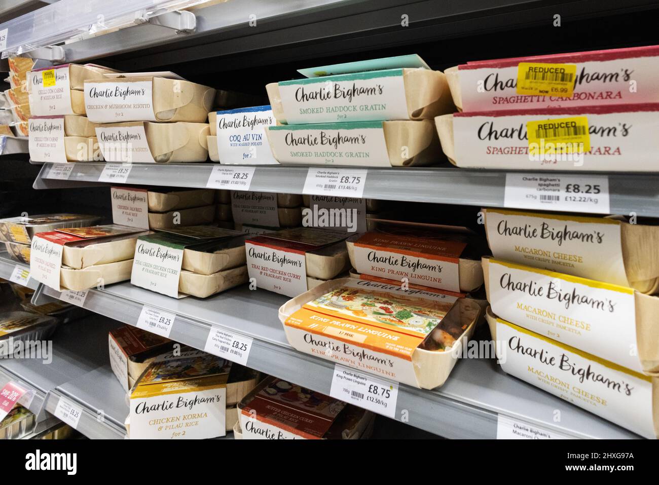 Charlie Bighams ready meals - piatti prepreparati in vendita su una scaffale di supermercati, Waitrose UK Foto Stock