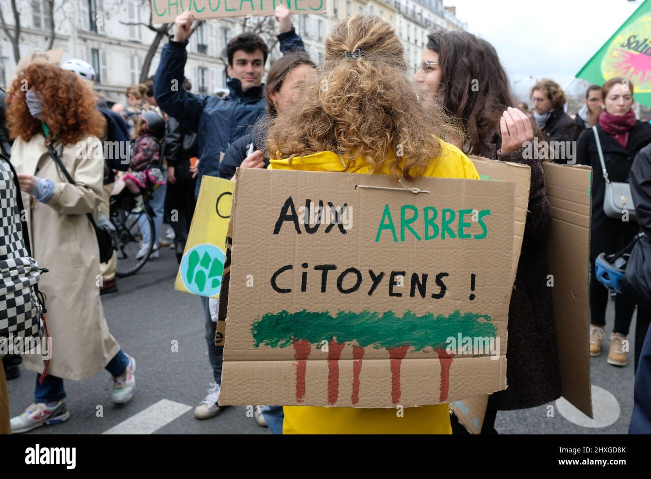 Marcia per il clima a Parigi ha riunito circa 8000 persone tra 'nazione' e 'pubblico'. Lo slogan ha posto l'ecologia al centro della presidenza Foto Stock