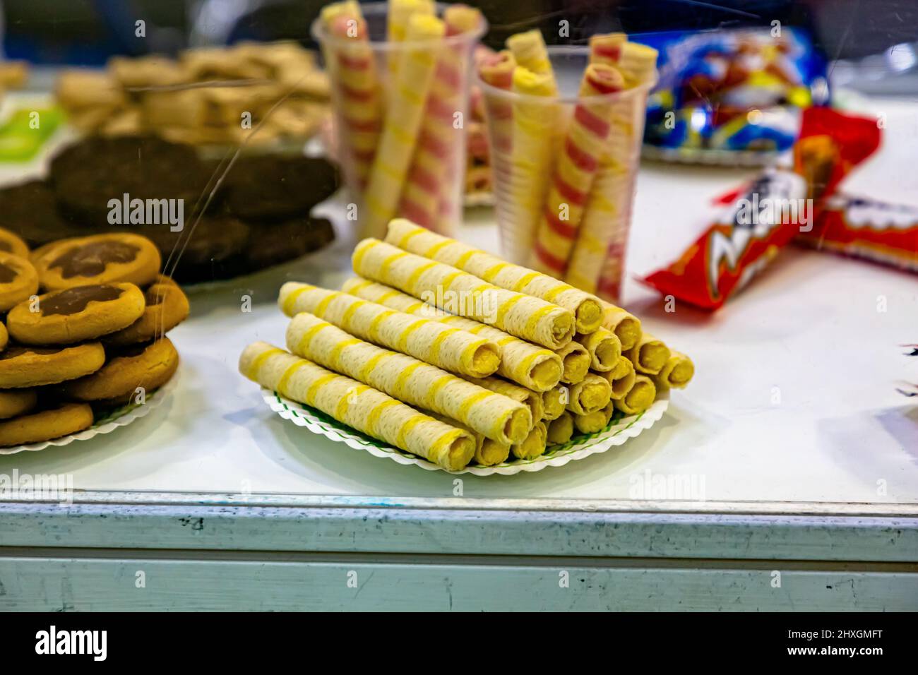 In una pasticceria vengono esposti i waffle Foto Stock