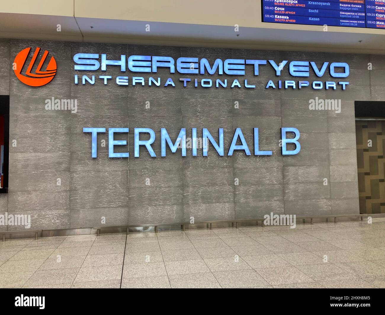 Sheremetyevo International Airport Sign all'interno del Terminal B. - Mosca, Russia - 2022 Foto Stock