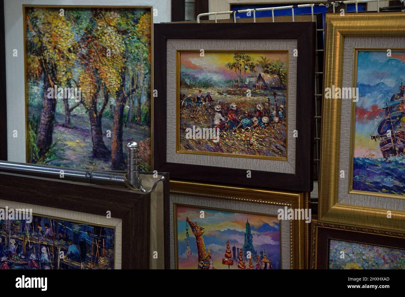 Galleria d'arte di quadri e dipinti ad olio dalla Thailandia. Foto Stock