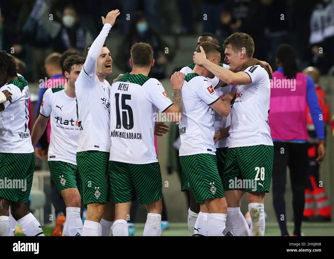 Primo : 03/12/2022, Fuvuball, 1.Bundesliga, stagione 2021/2022, Gladbach,Borussia mV?nchengladbach - Hertha BSC Berlino 2: 0 Matthias GINTER, Gladbach giubilazione dopo 2: 0 con ELVEDI e BEYER Foto Stock