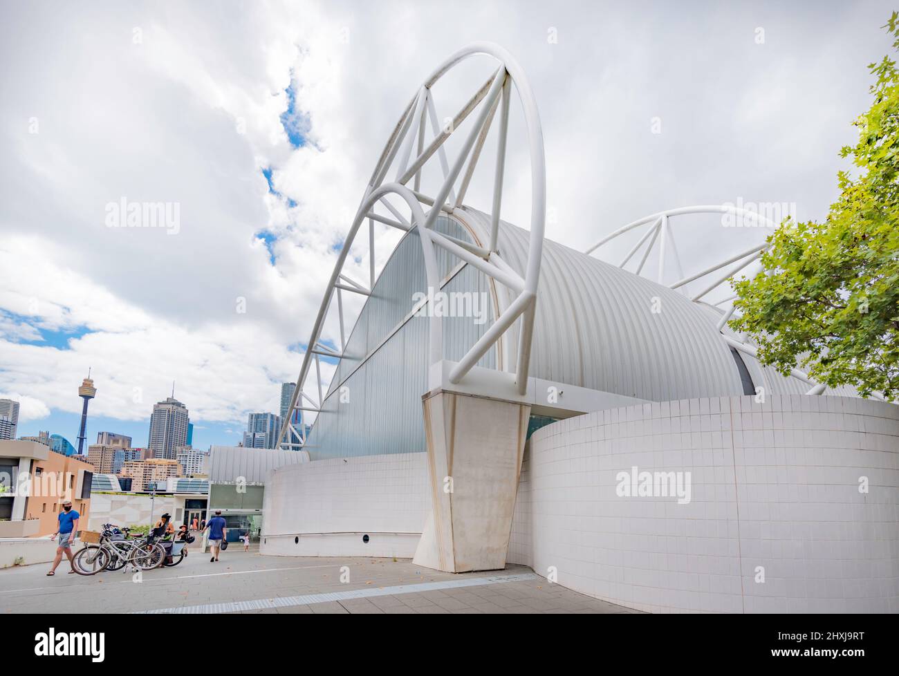 Lo Ian Thorpe Aquatic Center di ultimo, Sydney prende il nome dal campione olimpico Ian Thorpe e viene disegnato a forma di onda da Harry Seidler. Foto Stock
