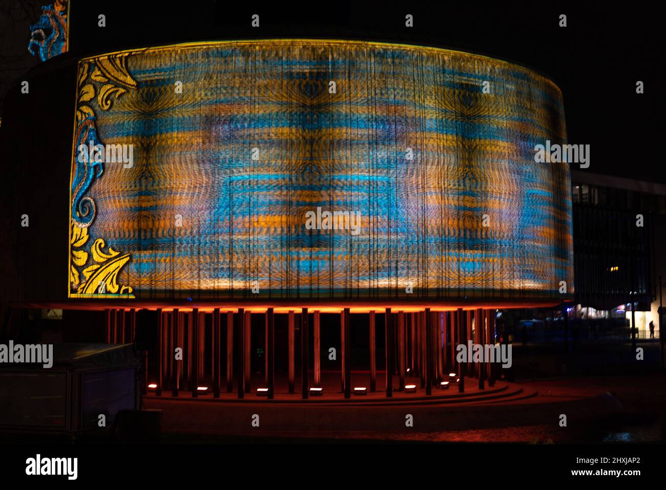 A nord del Tyne, evento culturale Under the Stars con proiezioni sugli edifici della città, tra cui il centro amministrativo di Newcastle. Foto Stock