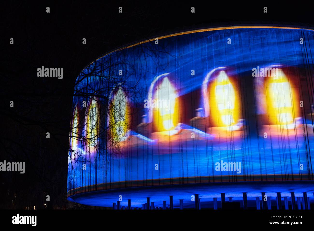 A nord del Tyne, evento culturale Under the Stars con proiezioni sugli edifici della città, tra cui il centro amministrativo di Newcastle. Foto Stock