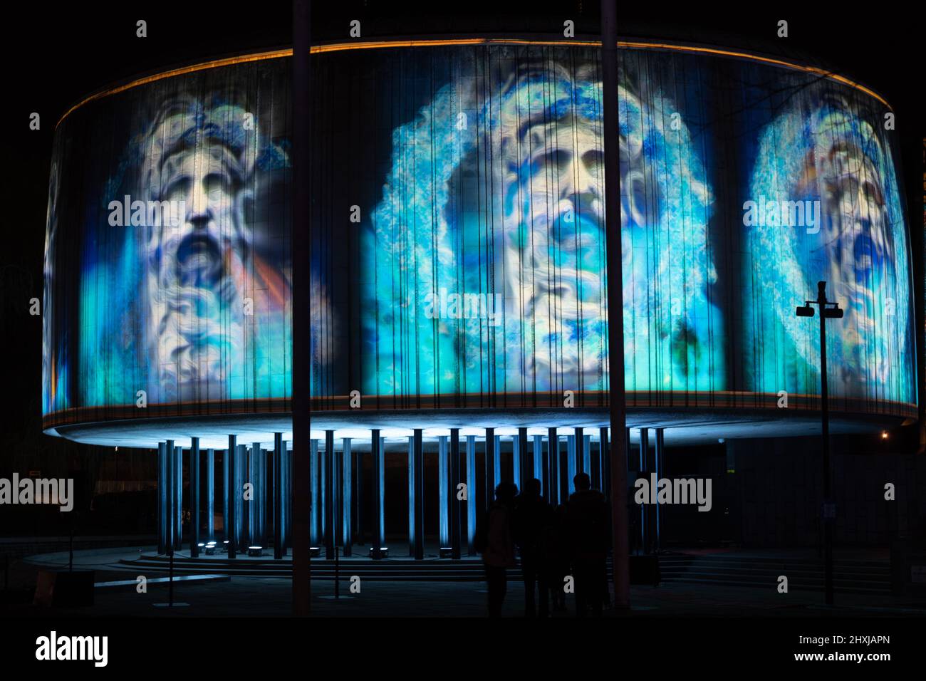 A nord del Tyne, evento culturale Under the Stars con proiezioni sugli edifici della città, tra cui il centro amministrativo di Newcastle. Foto Stock