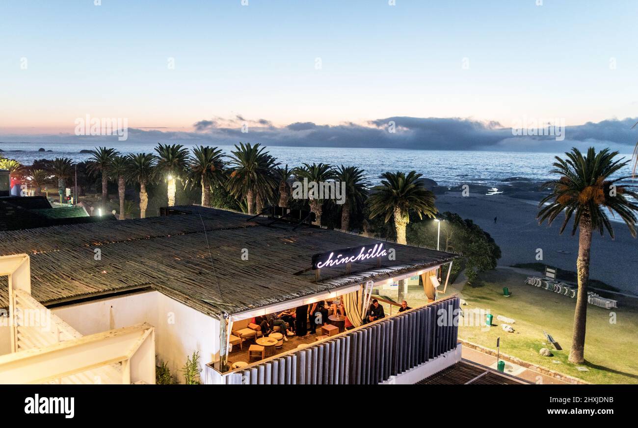 Camps Bay a Sunset Città del Capo Sud Africa Foto Stock