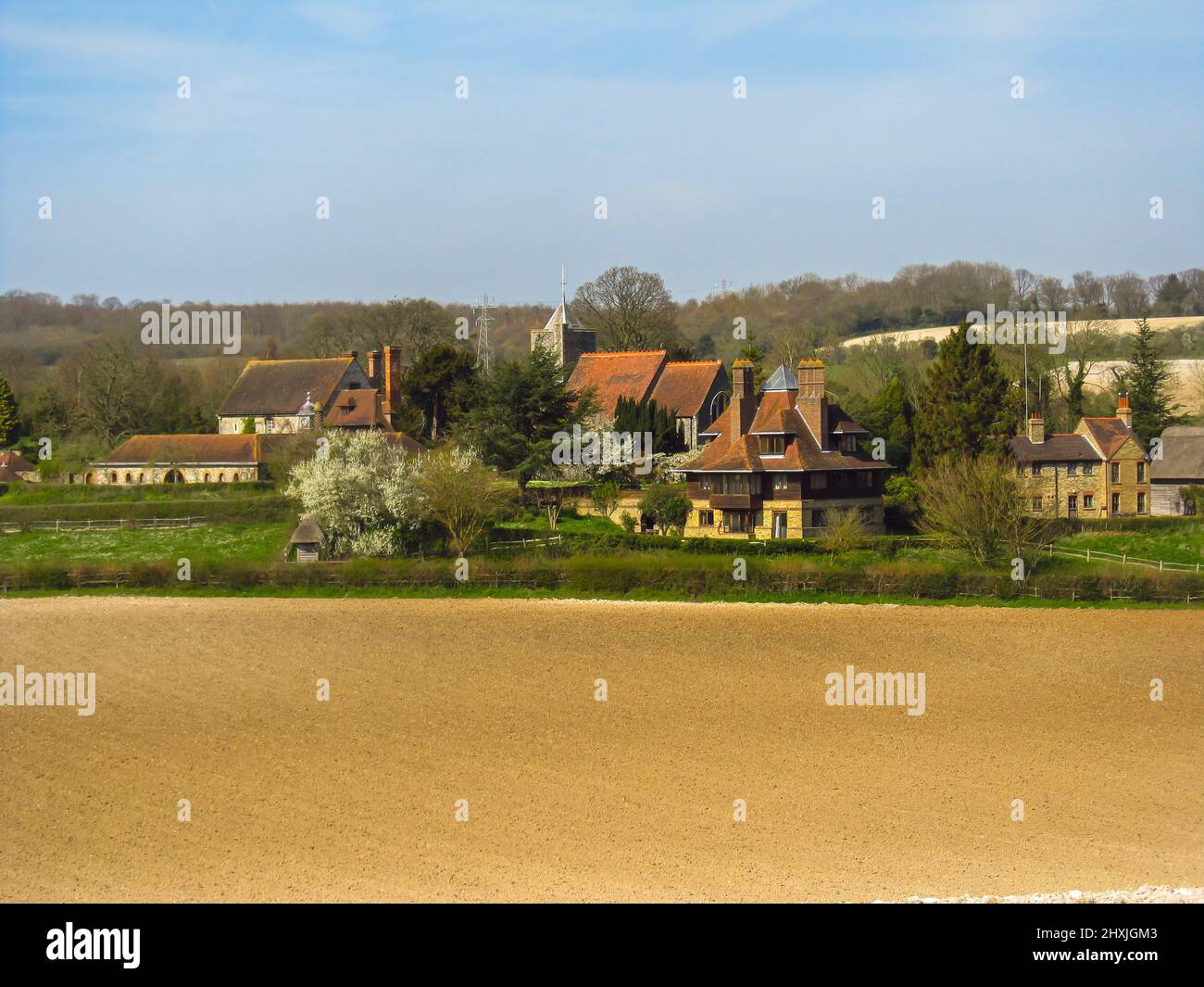 Vista del piccolo borgo di Luddesdown nei campi del Kentish Downs, Regno Unito Foto Stock
