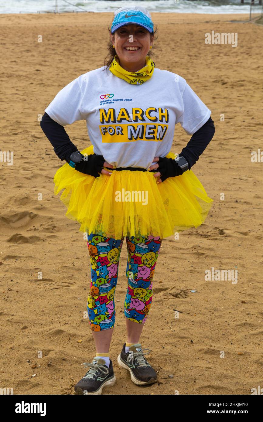Bournemouth, Dorset, UK. 13th March, 2022. March for Men - men of all generations, sons, fathers, brothers, uncles, grandfathers, as well as women, girls and dogs, gather in Bournemouth to walk, jog or run 1km, 5km or 10km, organised by Bournemouth Hospital Charity. It highlights health concerns men face such as prostate or testicular cancer. The fundraising event helps raise funds to support treatment and new equipment to improve care. Credit: Carolyn Jenkins/Alamy Live News Foto Stock