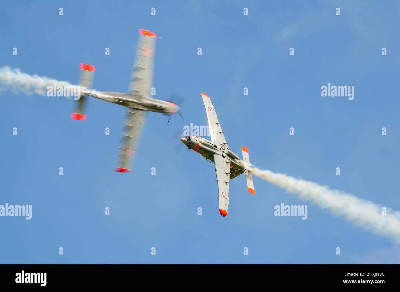 Orlik Aerobatic Team (zespół Akrobacyjny ORLIK), la squadra aerobatica dell'Aeronautica Polacca che vola al RAF Waddington Airshow, Regno Unito. PZL-130 piano Orlik Foto Stock