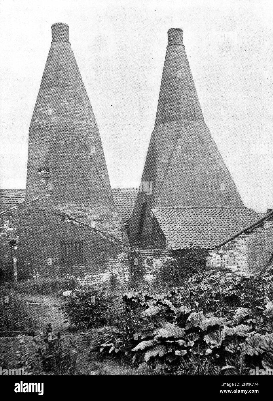 Old Huntsman Furnaces, Sheffield, Inghilterra. Fotografia in bianco e nero scattata intorno al 1890s Foto Stock