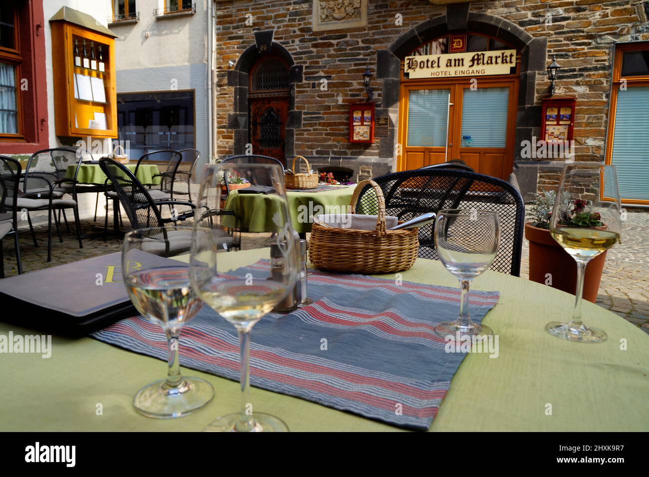 Cena e cena per due nella romantica cittadina di Bacharach sul Reno (Rhein), Germania Foto Stock
