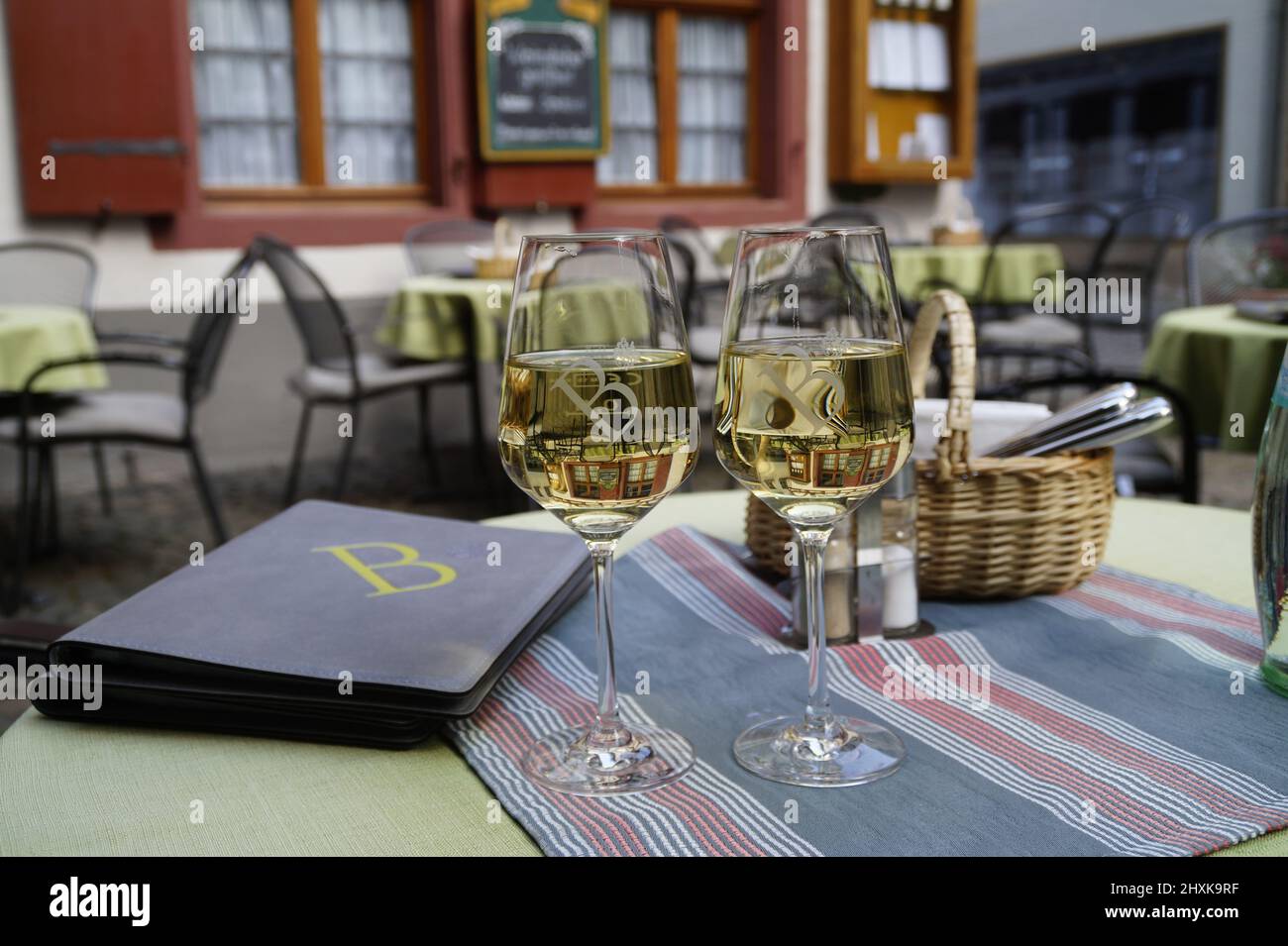 Cena e cena per due nella romantica cittadina di Bacharach sul Reno (Rhein), Germania Foto Stock