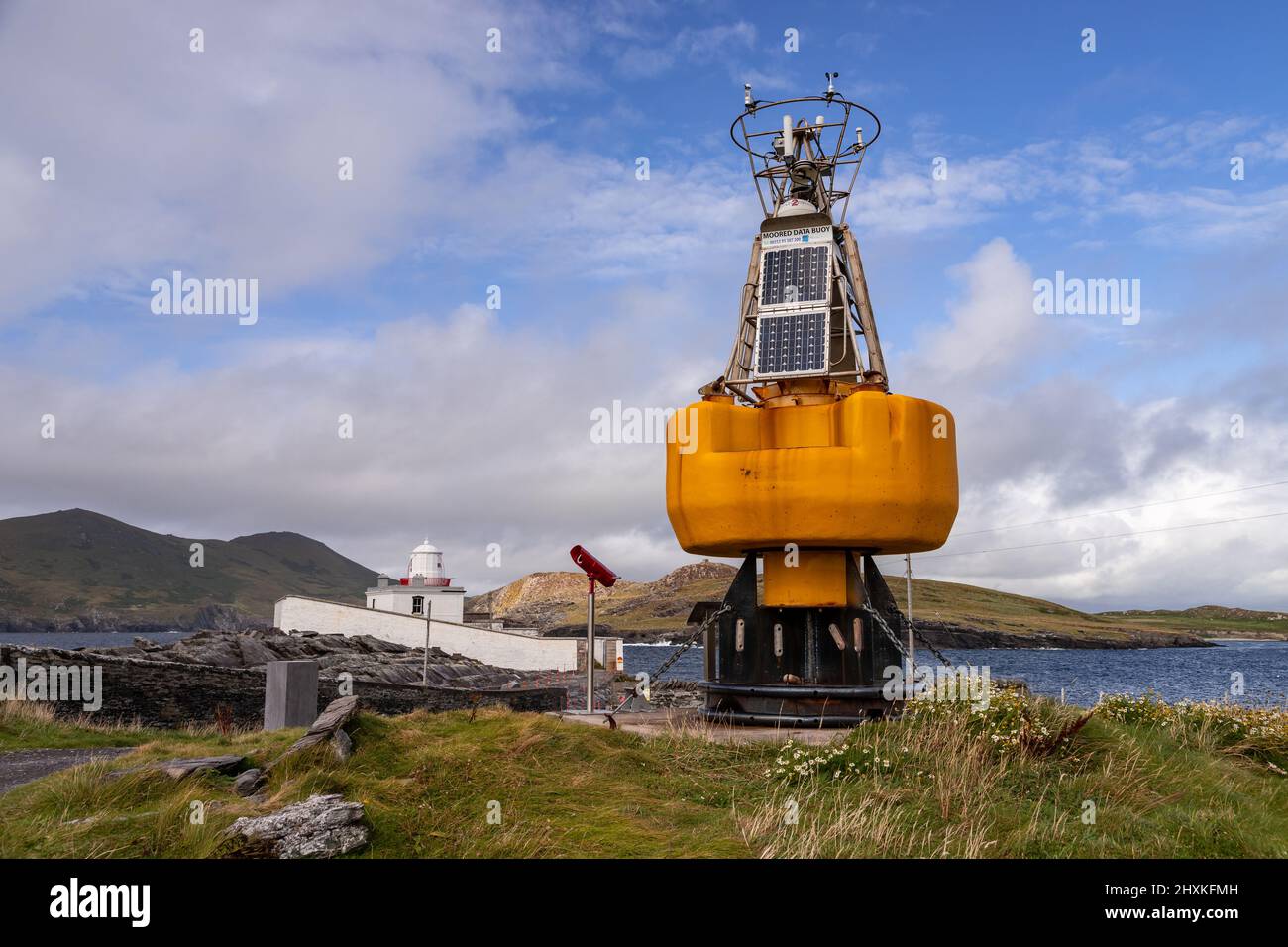 Faro dell'isola di Valencia sulla costa atlantica della contea di Kerry, Irlanda Foto Stock
