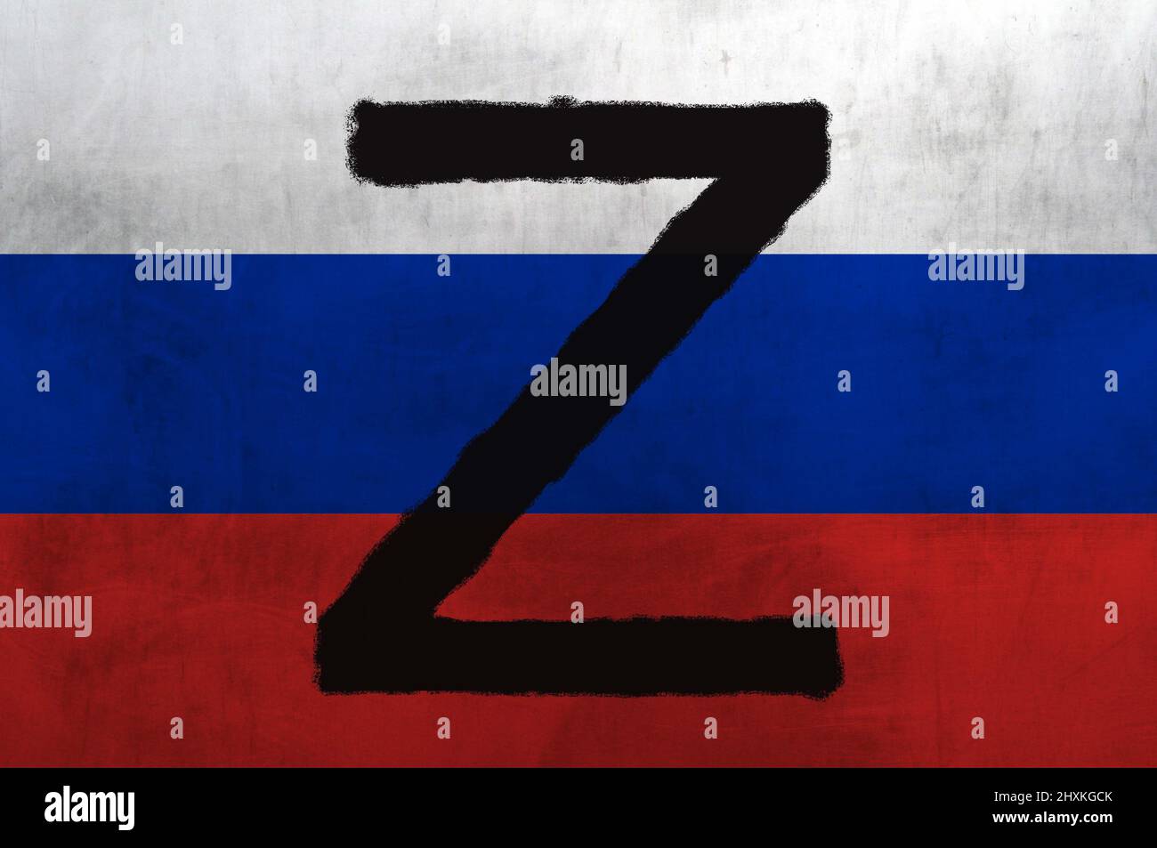 Lettera nera Z sullo sfondo della bandiera nazionale della Russia. Simbolo dell'operazione militare speciale in Ucraina. Foto Stock