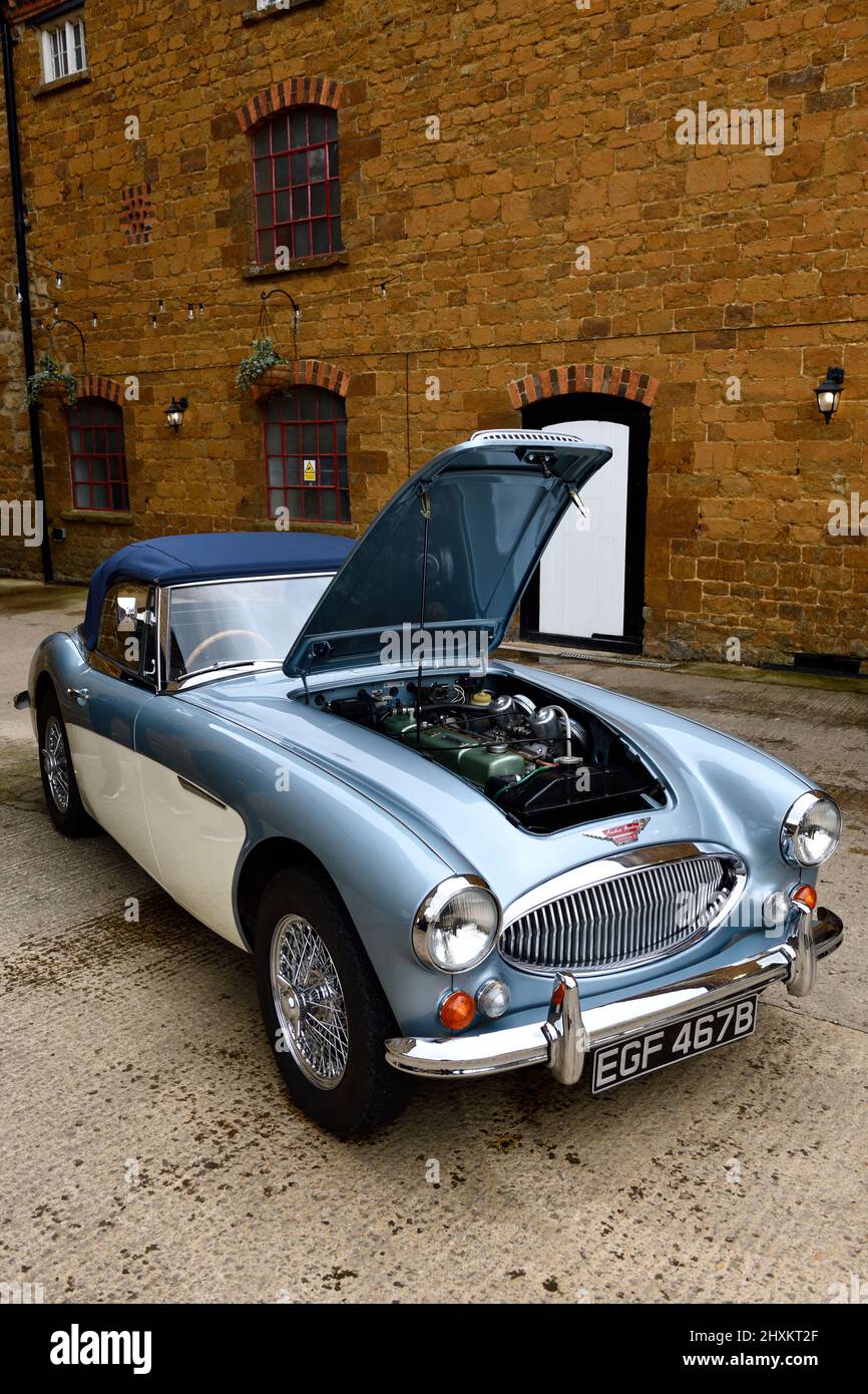 Classic Car Meet presso Hook Norton Brewery Oxfordshire Inghilterra uk Marzo 2022 Foto Stock