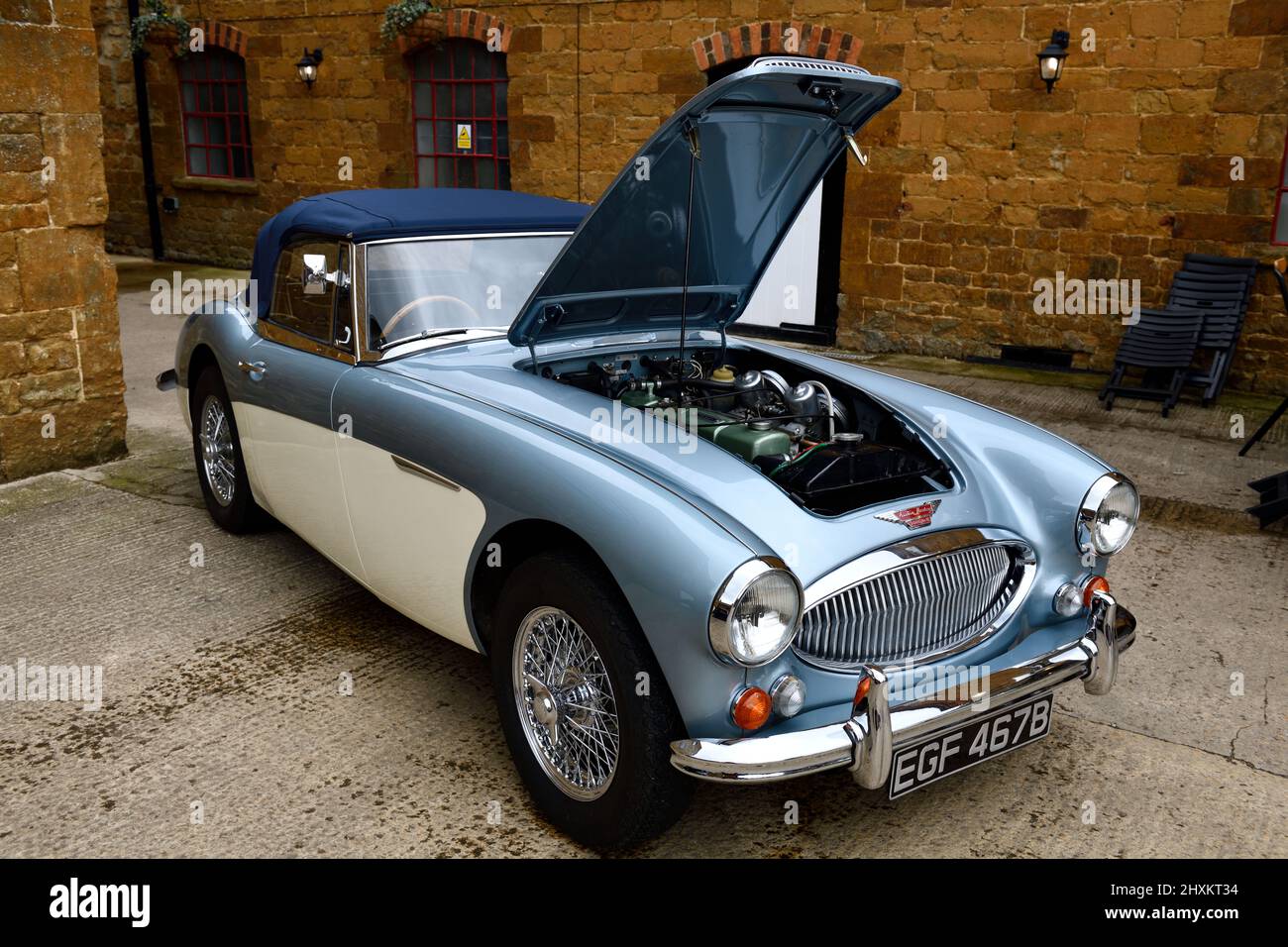 Classic Car Meet presso Hook Norton Brewery Oxfordshire Inghilterra uk Marzo 2022 Foto Stock