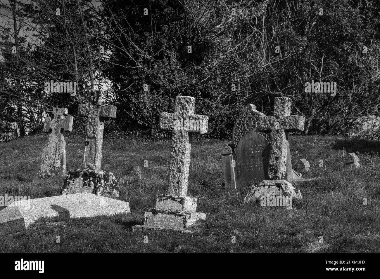 Memoriali nel cimitero di Silchester presso la chiesa di St Mary the Virgin Foto Stock