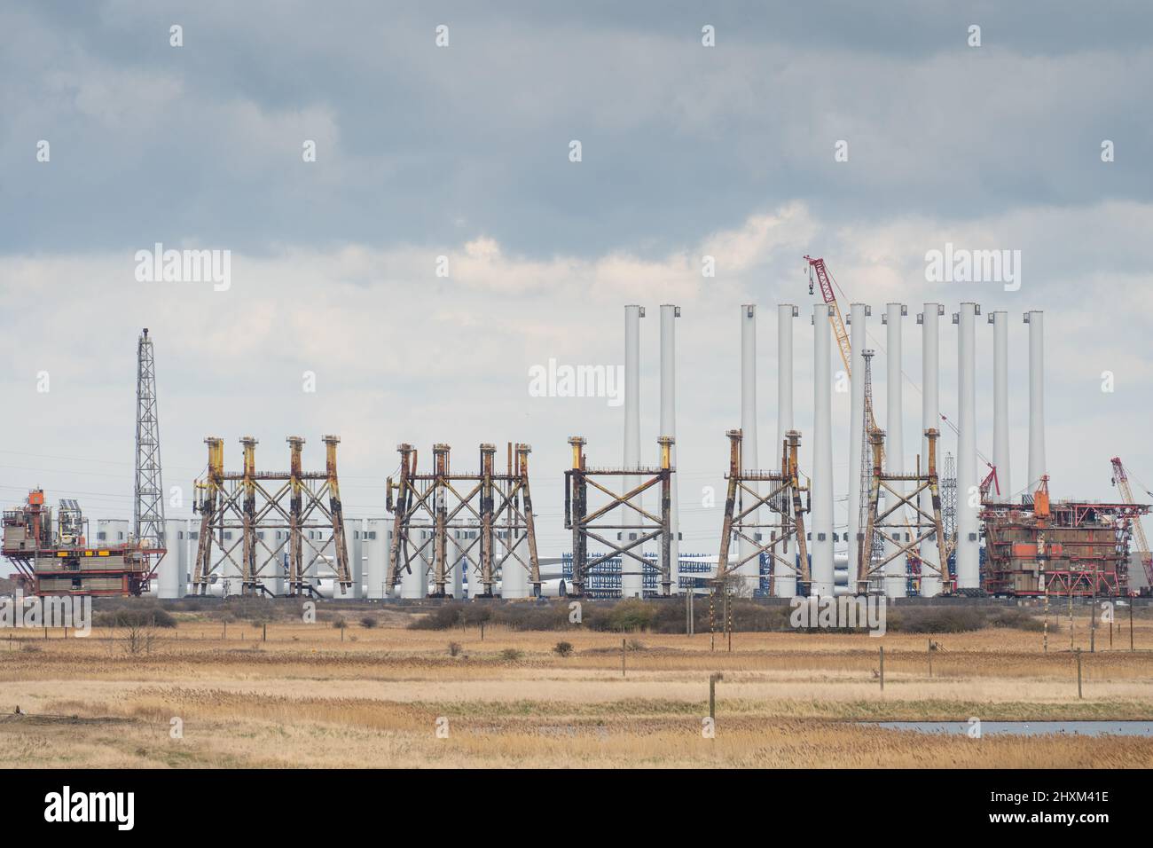 Lo smantellamento delle piattaforme petrolifere del Mare del Nord nel porto di able Seaton, vicino Hartlepool, Regno Unito. Foto Stock