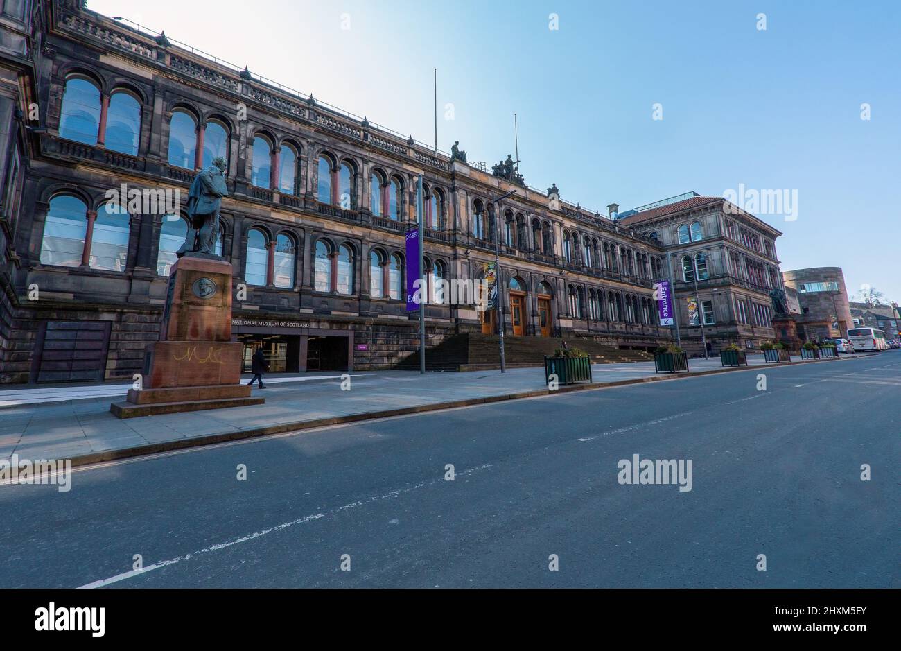 L'esterno del Museo Nazionale di Scozia in Chambers Street a Edimburgo, Scozia, Regno Unito Foto Stock