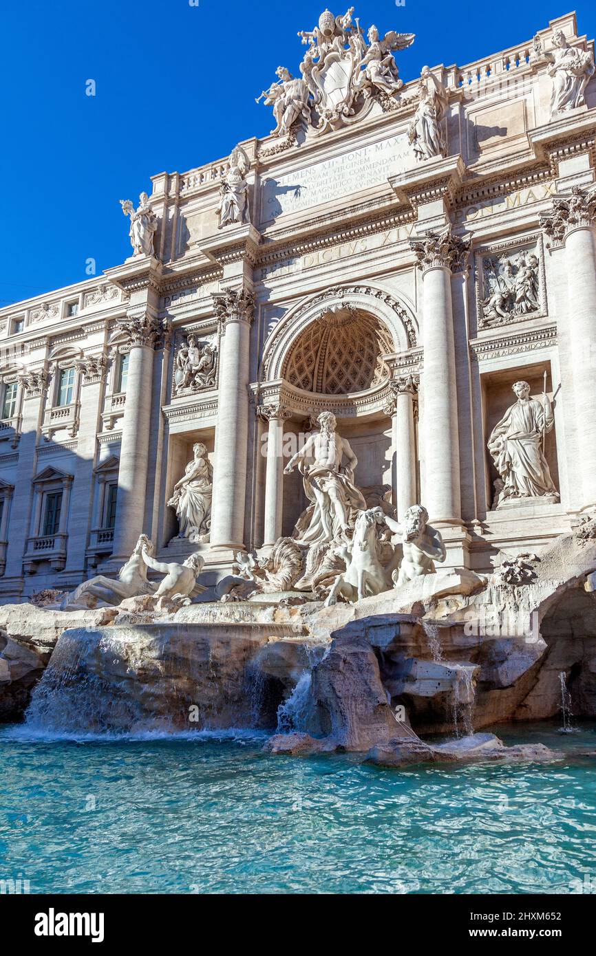 Fontana di Trevi, uno dei più famosi monumenti di Roma, in Italia, in Europa. Foto Stock