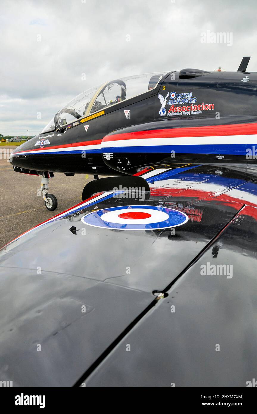 RAF solo display BAe Hawk jet plane di Juliette Fleming, solista display pilota nel 2011. Prima pilota in mostra solo Royal Air Force femminile. 70th° anniversario Foto Stock