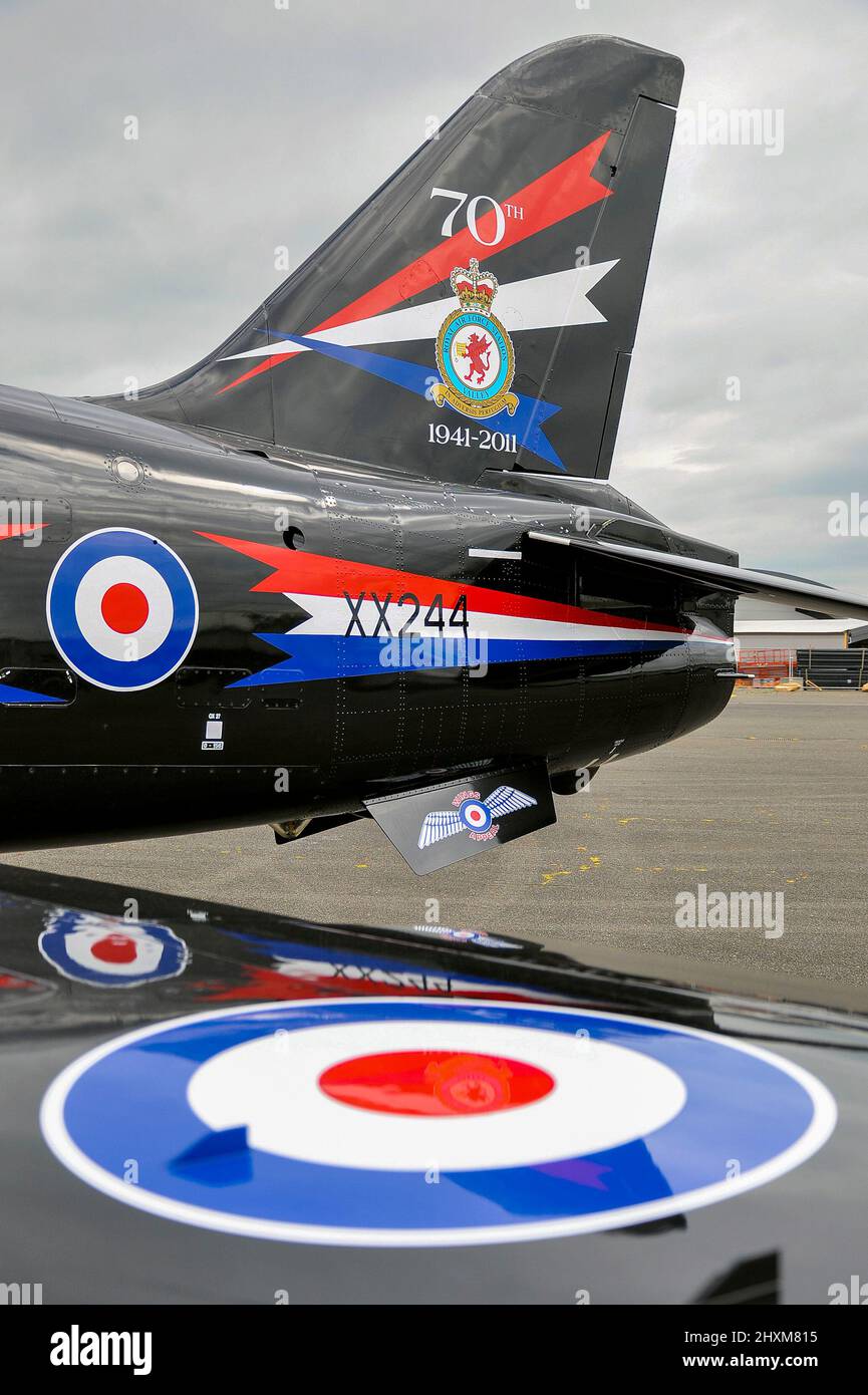 RAF solo display BAe Hawk jet plane di Juliette Fleming, solista display pilota nel 2011. Prima pilota in mostra solo Royal Air Force femminile. 70th° anniversario Foto Stock