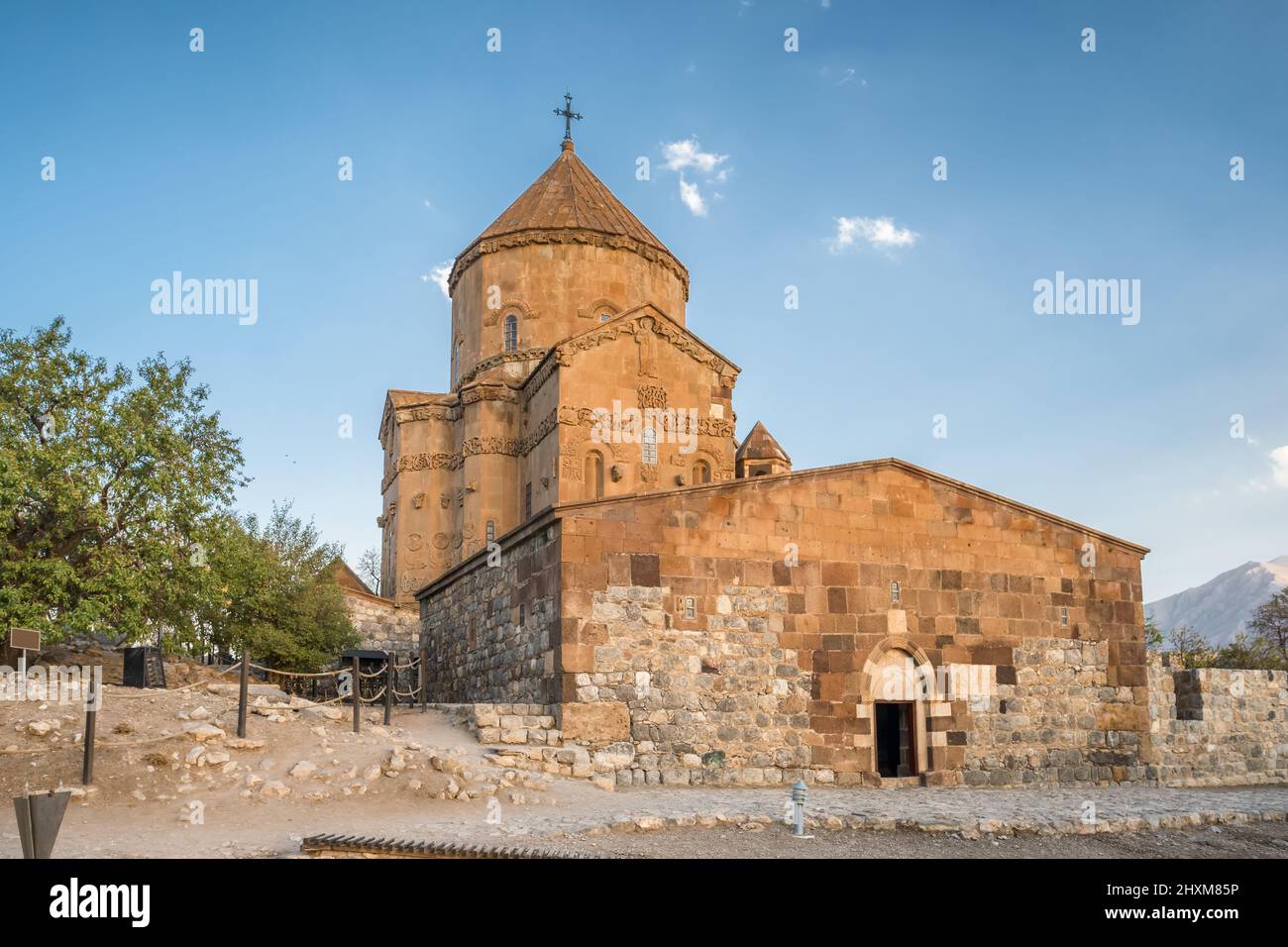 La Cattedrale della Santa Croce sull'isola di Akdamar sul lago Van, nell'Anatolia orientale, in Turchia Foto Stock