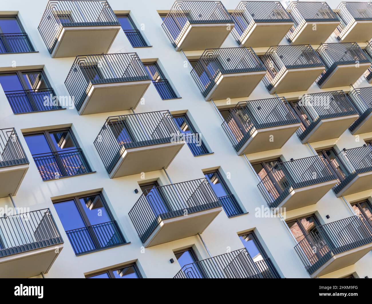 Fassade eines modernen Wohngebäudes in Amburgo, Deutschland Foto Stock