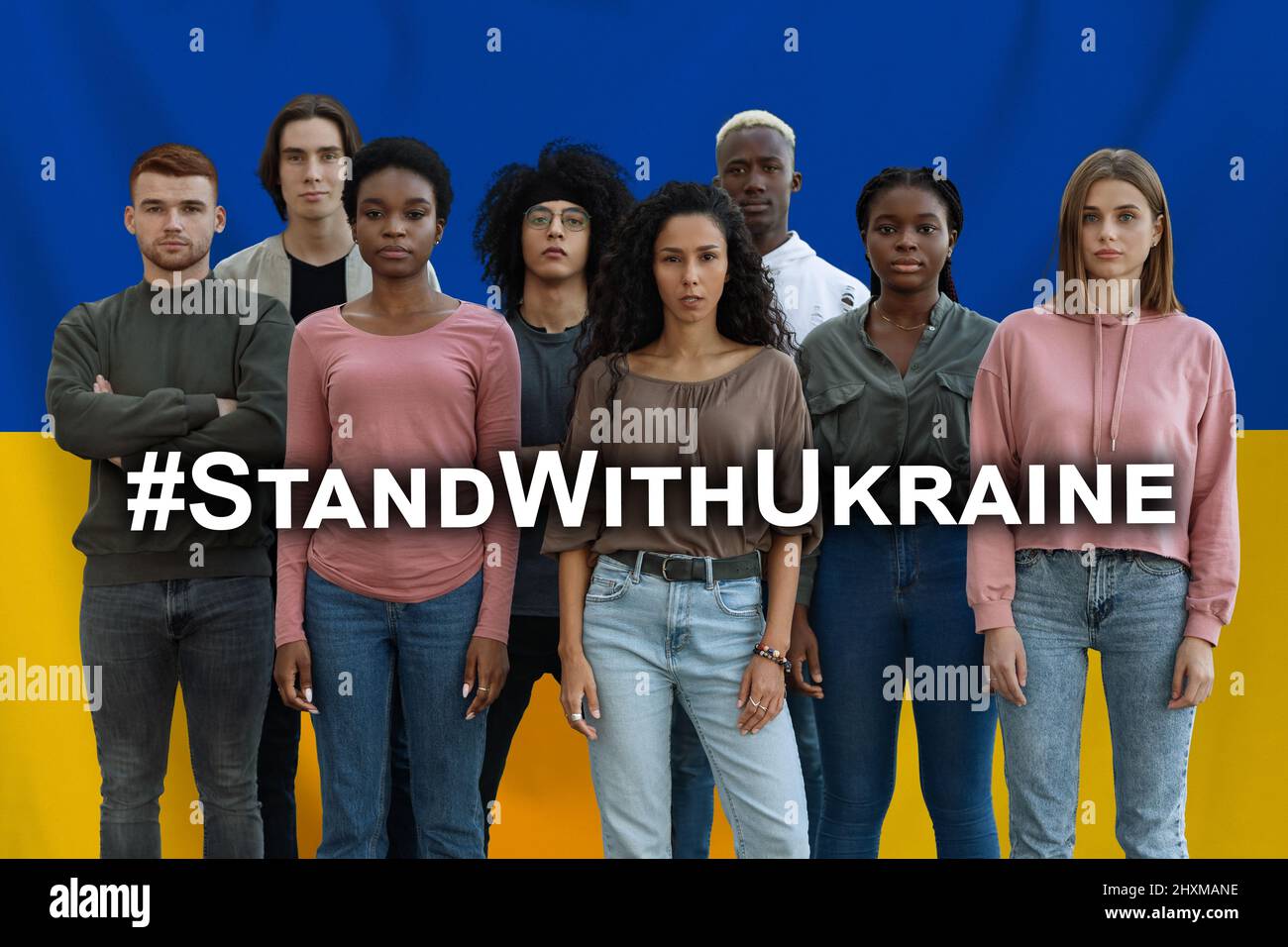 Hashtag Stand con l'Ucraina ha stratificato il gruppo multietnico di persone, Collage Foto Stock