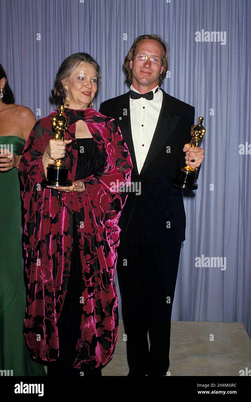 **FOTO DEL FILE** William Hurt è passato via. Geraldine Page e William Hurt hanno vinto i premi Academy 58th il 24 marzo 1986, presso il Dorothy Chandler Pavilion di Los Angeles Credit: Ralph Dominguez/MediaPunch Foto Stock