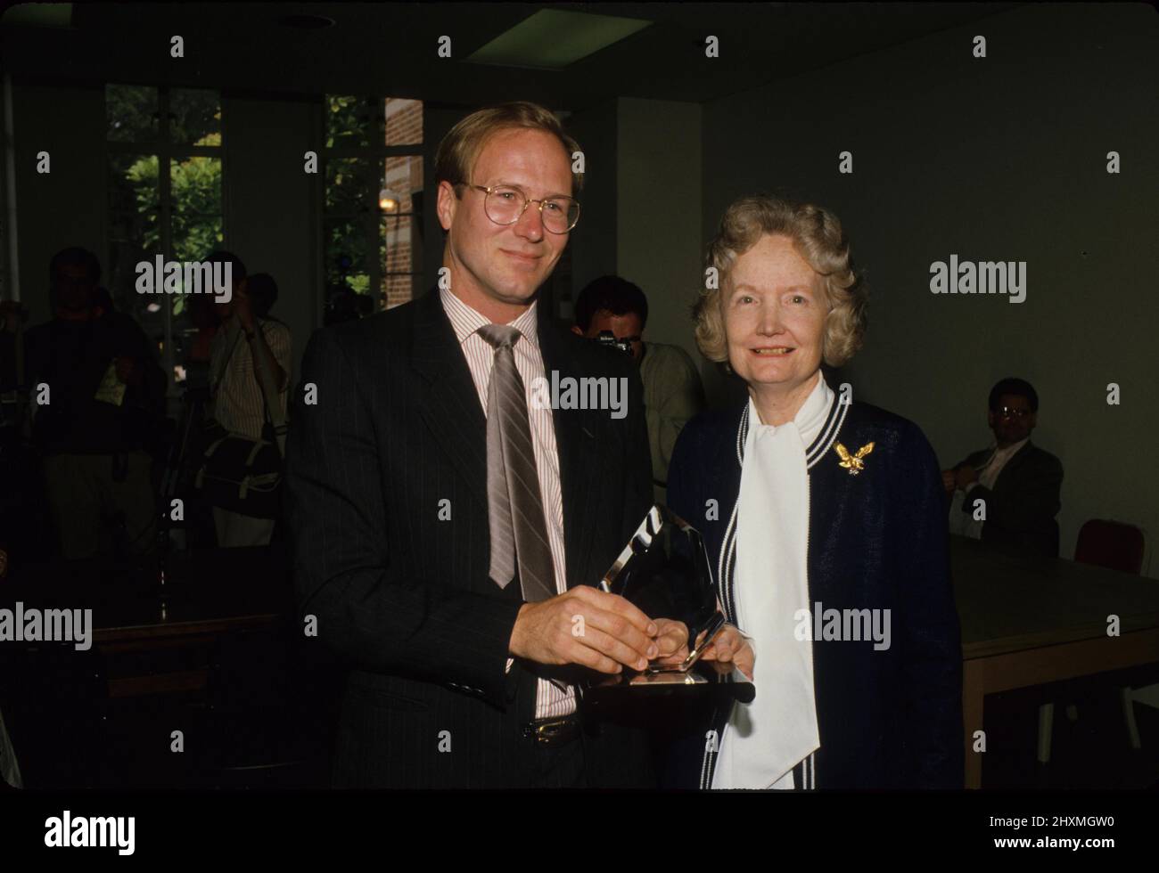 **FOTO DEL FILE** William Hurt è passato via. WILLIAM HURT con Susie Tracy f6238 credito: Ralph Dominguez/MediaPunch Foto Stock