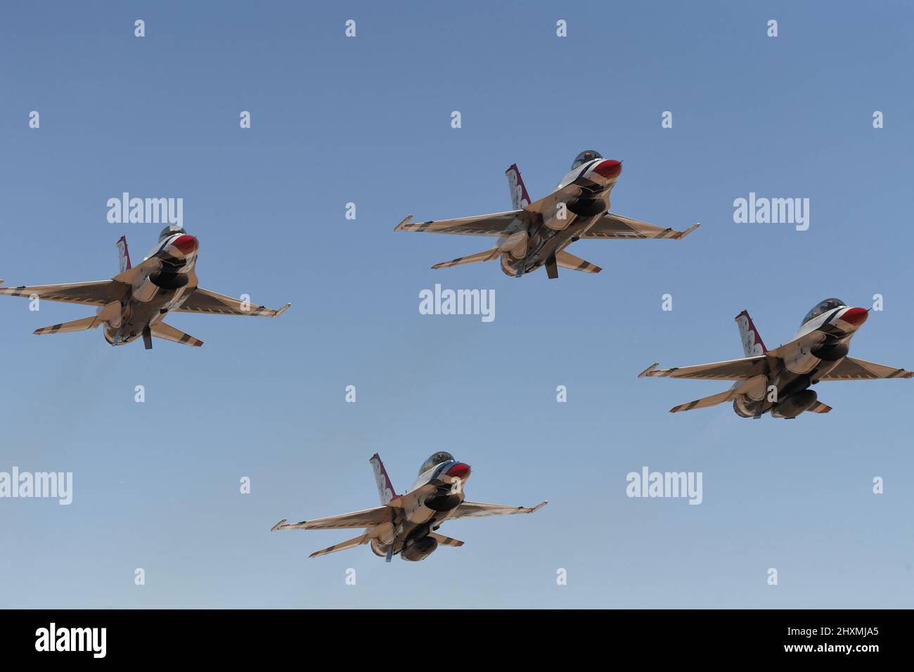 United States Air Force Thunderbirds Diamond decollo durante l'allenamento invernale al NAF El Centro, California Foto Stock
