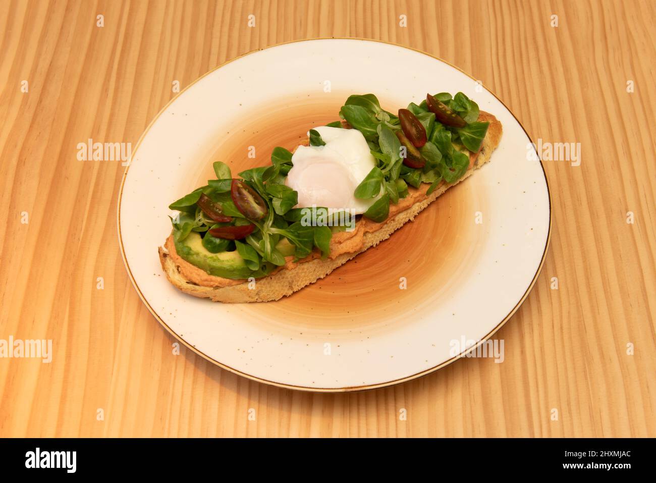 Toast all'uovo, prosciutto di Serrano e asparagi. Uova che ricordano i Benedettini ma con un tocco iberico Foto Stock