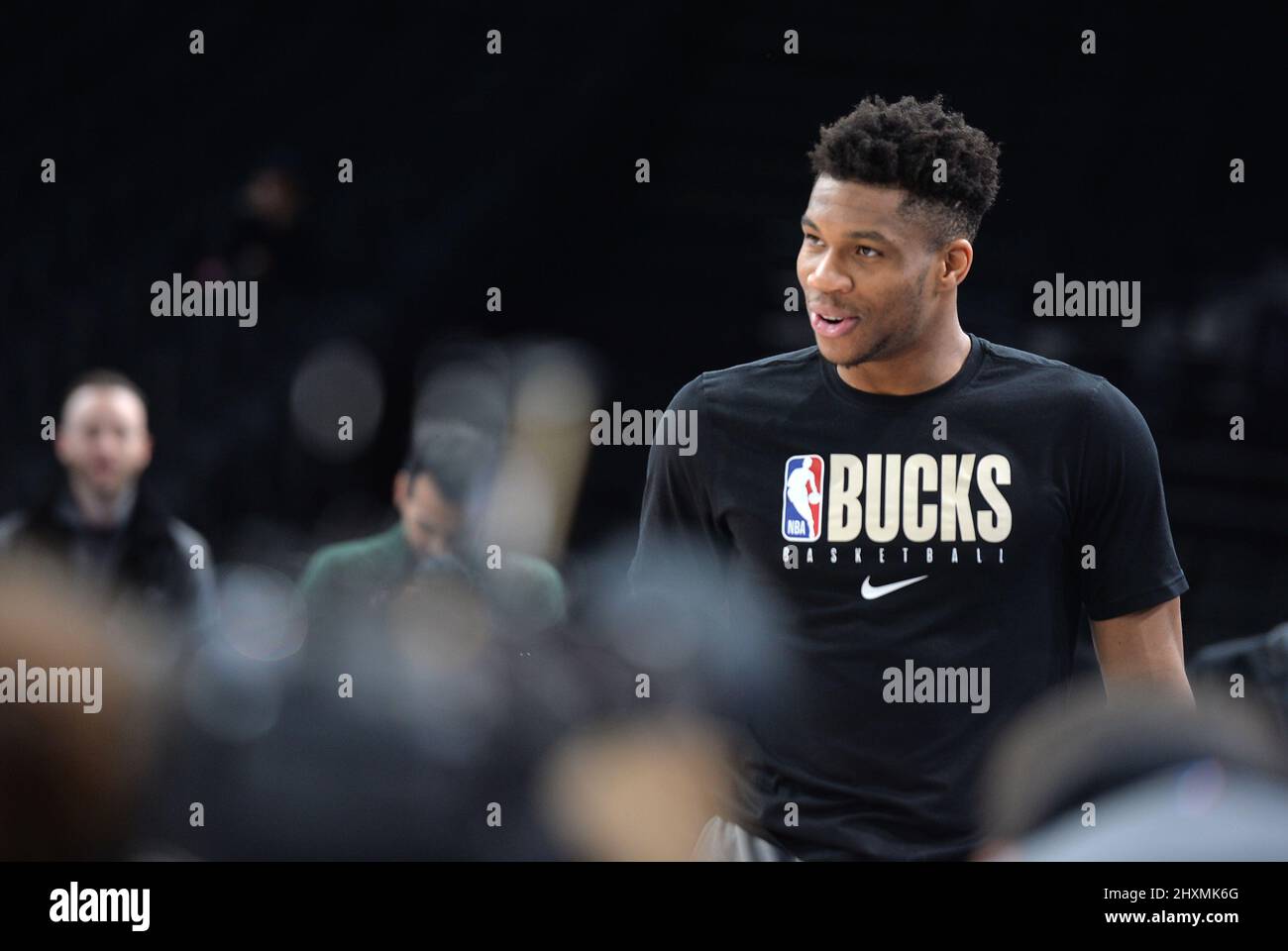 Giannis Antetokounmpo partecipa a una conferenza stampa Foto Stock