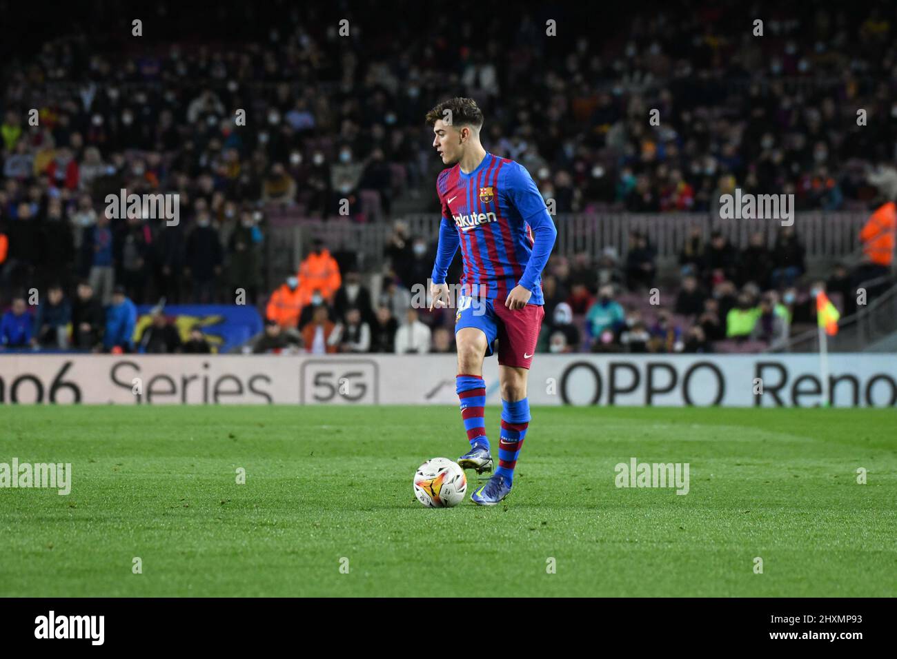 BARCELLONA, SPAGNA - 13 MARZO: Gavi di Barcellona guida la palla durante la partita la Liga tra Barcellona e Osasuna allo stadio Camp Nou il 13 marzo 2022 a Barcellona, Spagna. (Foto di Sara Aribó/Pximages) Foto Stock