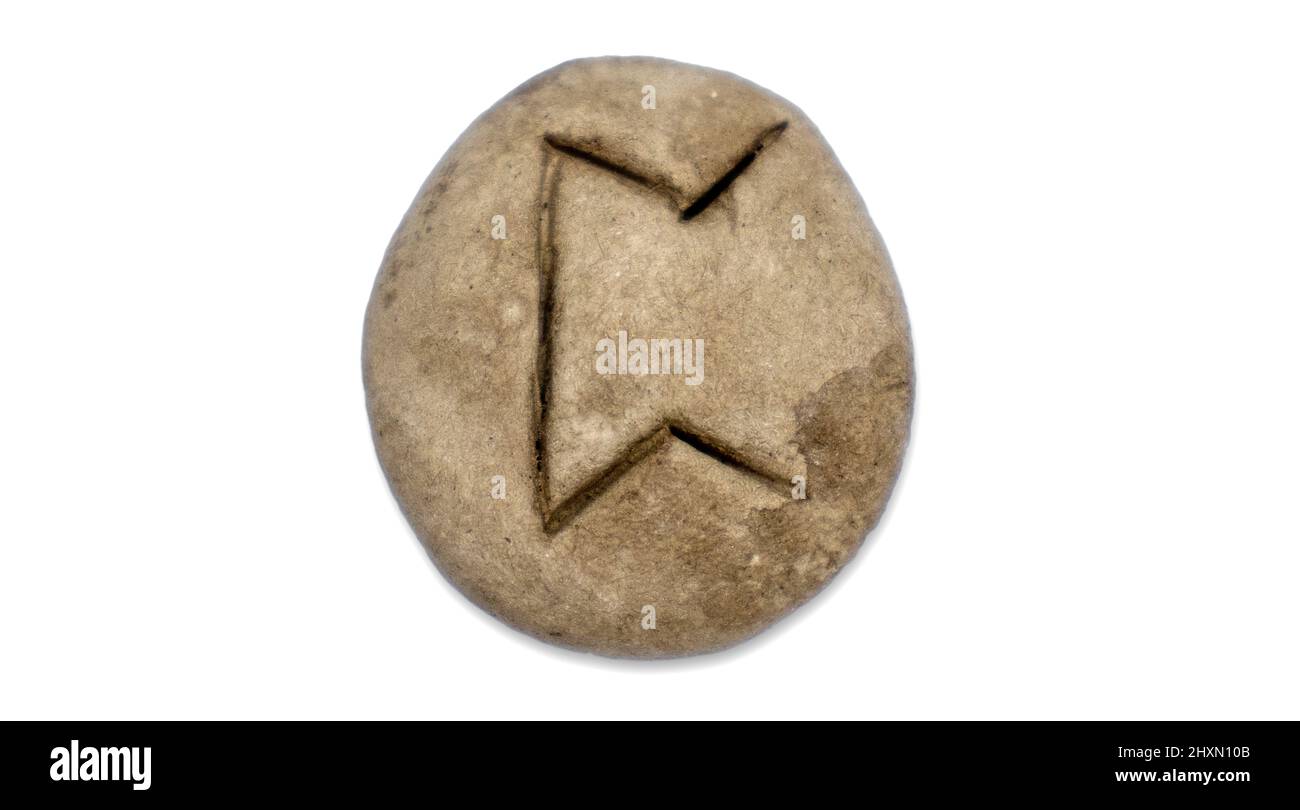 Perth Nordic pietra runa isolato su sfondo bianco. Lettera Peoro dell'alfabeto vichingo Foto Stock
