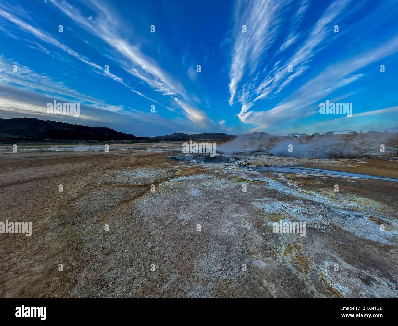 Bella vista aerea di Namaskard fango bollente area del vulcano geotermico in Islanda Foto Stock