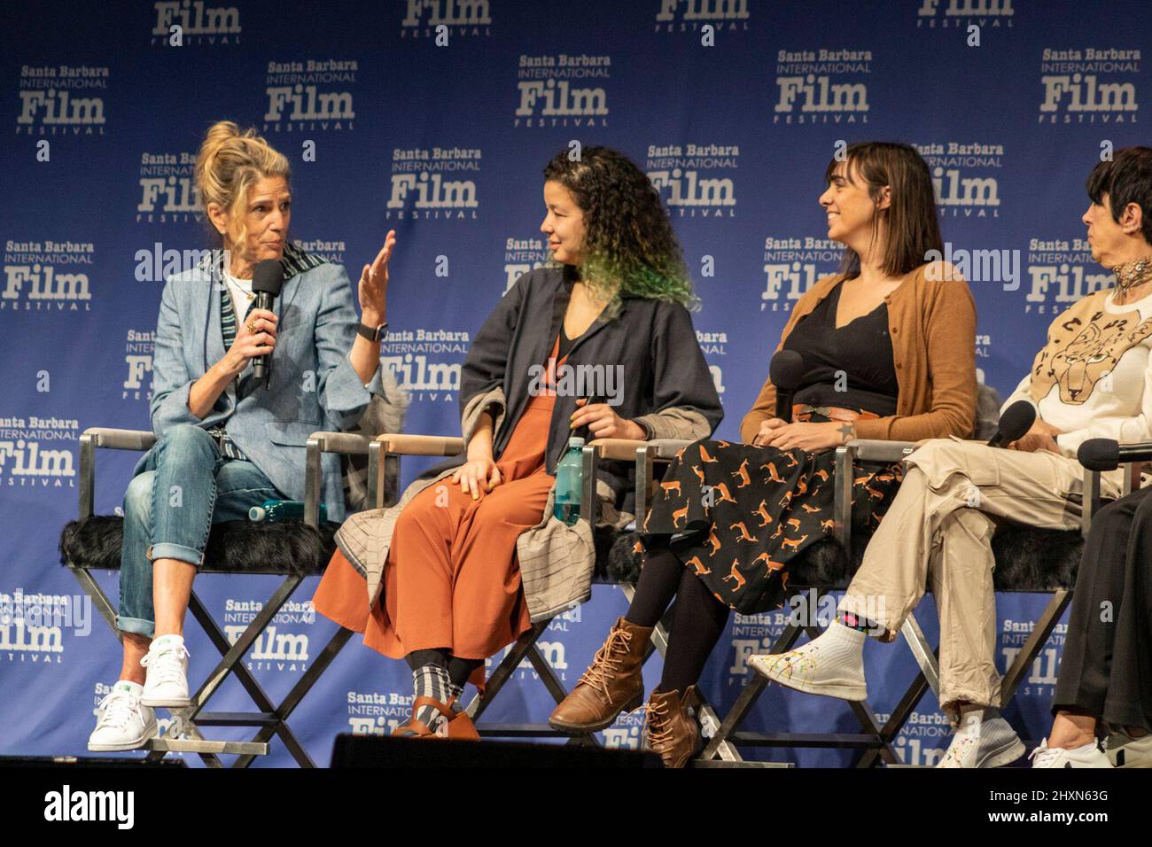 Santa Barbara, Stati Uniti. 12th Mar 2022. (l-r) Lynn Harris, Jessica Kingdom, Elizabeth Mirzaei e Diane Warren. The Santa Barbara International Film Festival Women's Panel 37th all'Arlington Theatre di Santa Barbara, California, 11 marzo 2022. (Foto di Rod Rolle/Sipa USA) Credit: Sipa USA/Alamy Live News Foto Stock