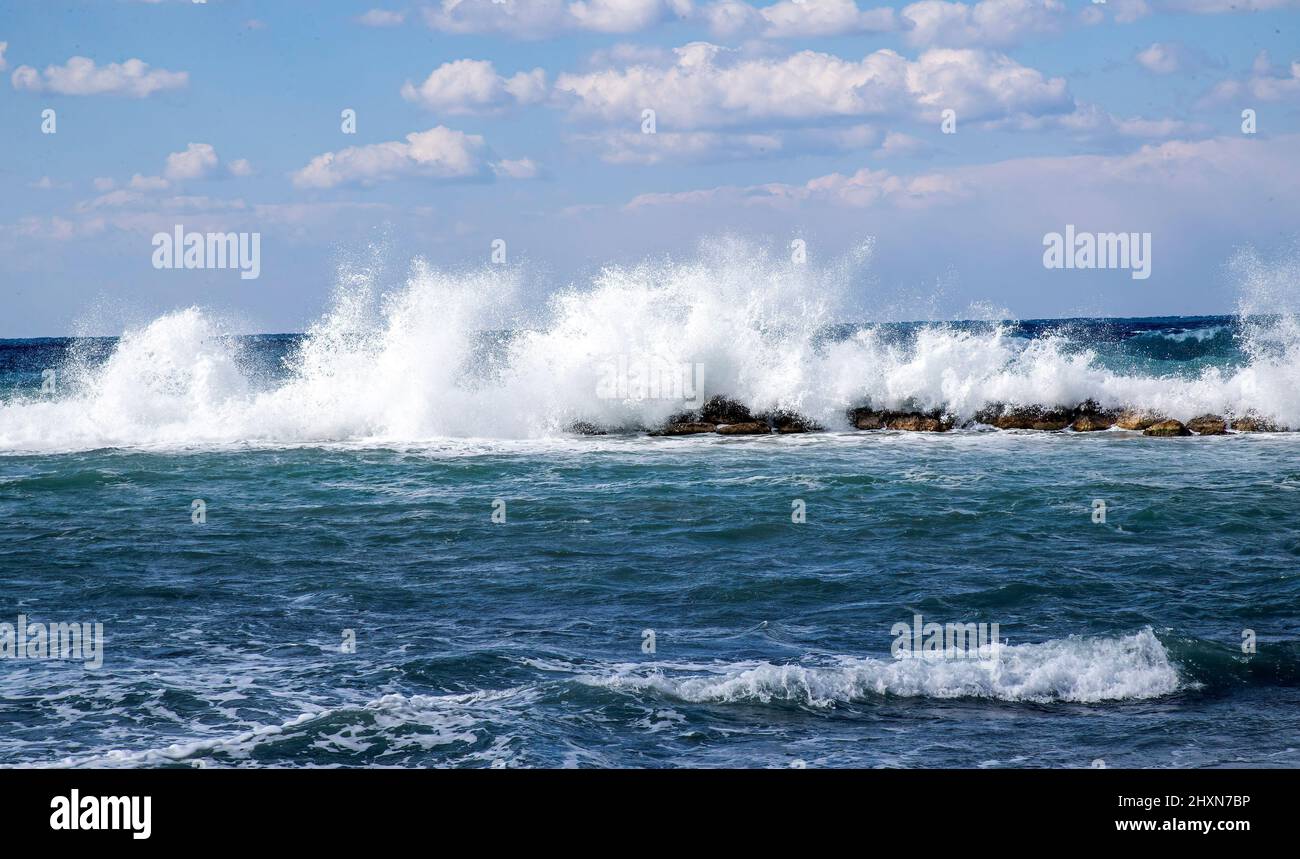 Paphos, Cipro. 13th Mar 2022. Una vista generale della baia di Chrysochous nella penisola di Akamas. Akamas è un promontorio e capo all'estremità nord-occidentale di Cipro con una superficie di 230 kmq. Credit: SOPA Images Limited/Alamy Live News Foto Stock