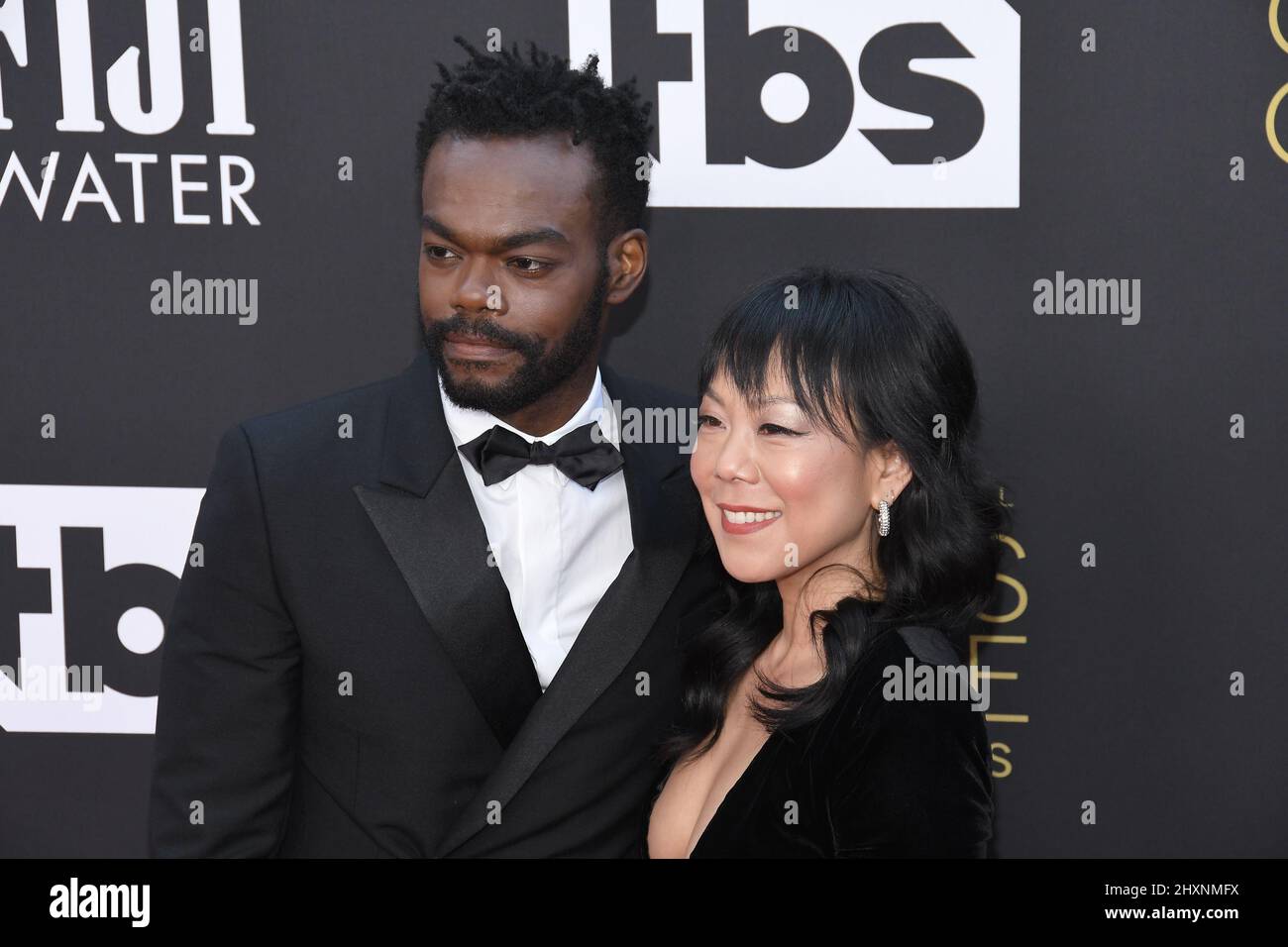 Los Angeles, Stati Uniti. 13th Mar 2022. William Jackson Harper e Ali Ahn arrivano al premio annuale Critics Choice 27th che si tiene al Fairmont Century Plaza di Los Angeles, California, domenica 13 marzo 2022. (Foto di Sthanlee B. Mirador/Sipa USA) Credit: Sipa USA/Alamy Live News Foto Stock